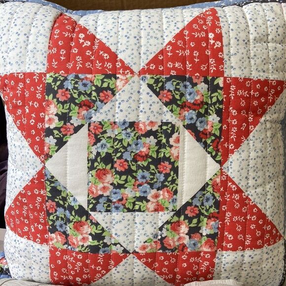 MARTHA STEWART COLLECTION American Floral star patchwork pillow 18x18 in - Picture 1 of 4